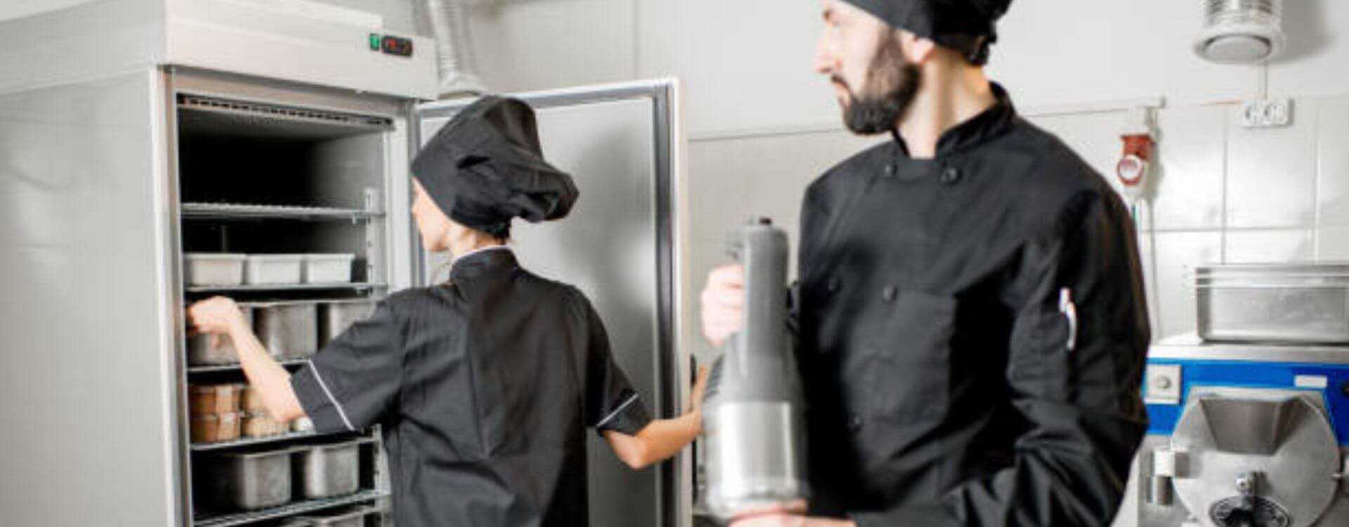 Une machine à glaçons sur un frigo : quelle fraîcheur ! - Blog BUT