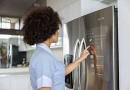 Quels sont les avantages d'une armoire réfrigérée négative à deux portes ?