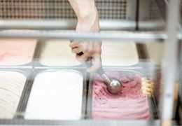 Comment choisir la bonne vitrine à crème glacée pour votre restaurant ?