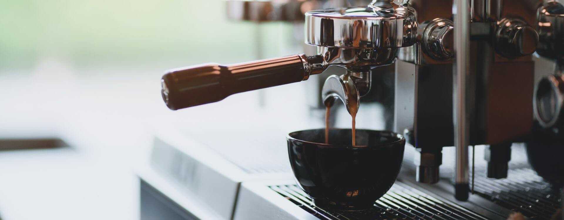 Comment choisir entre une machine espresso automatique et manuelle